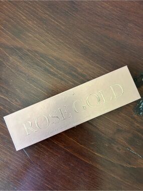 ROSE GOLD Eyeshadow Palette - Rose Gold 100% Pure barely used